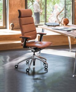 01.01.09.00.0013 Sillería de dirección