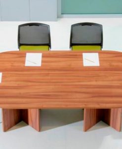 01.02.10.00.0013 Mesas de reuniones